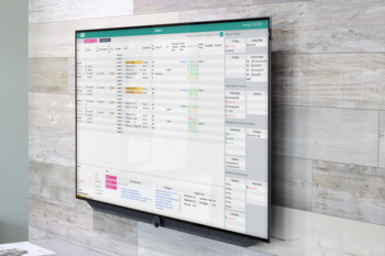 Huddleboard auf grossem Screen auf Betonwand im SPZ Nottwil.