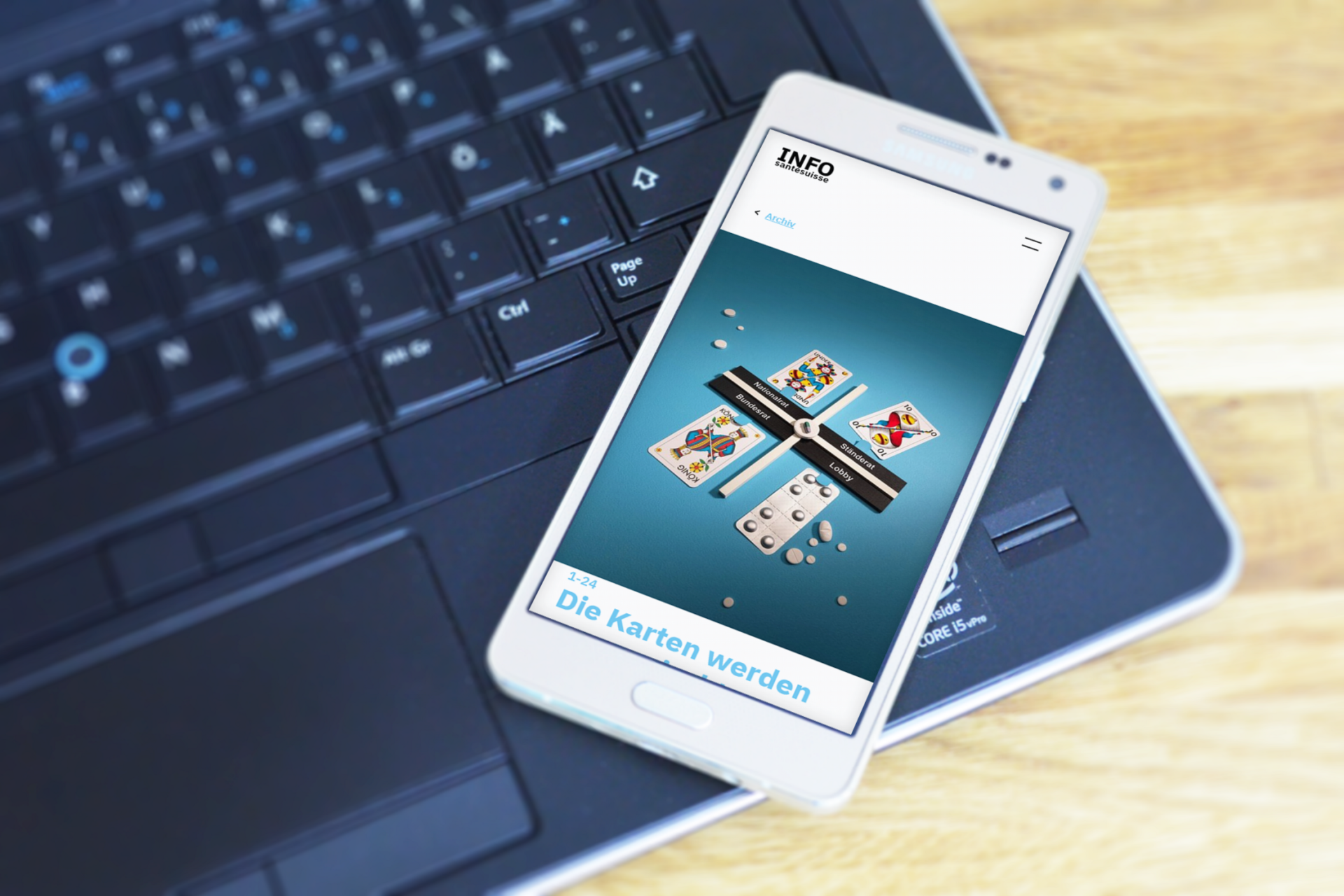 Digitale Ausgabe infosantésuisse auf einem Smartphone, entwickelt durch CS2 mit TYPO3 CMS