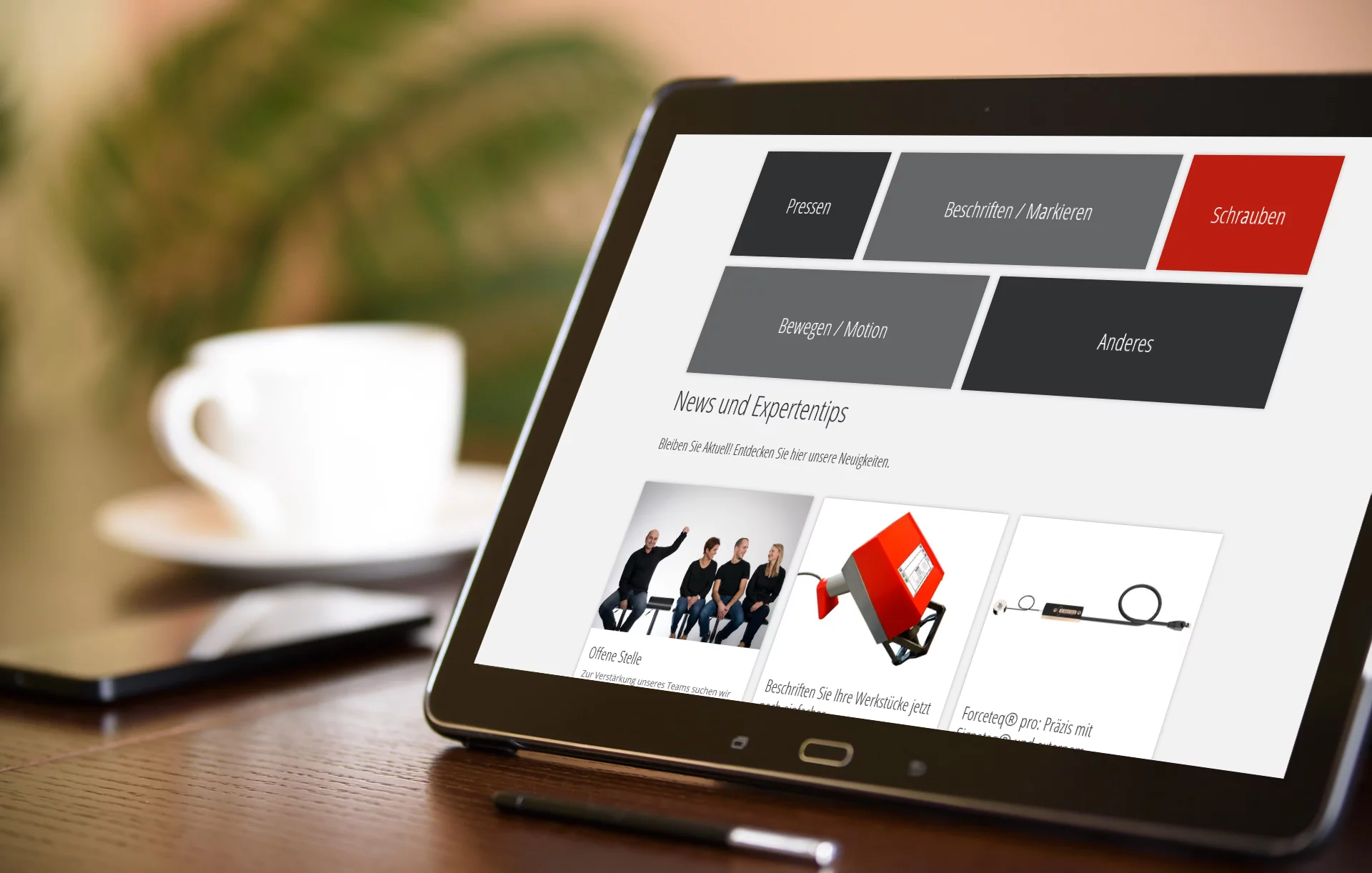 News und Expertentips von axnum auf Tablet Angebot der innovativen Lösungen und Technologien von Axnum abgebildet auf einem Tablet, Website erstellt durch CS2 mit TYPO3 CMS