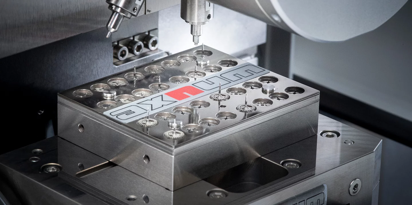 Foto Anwendungsbeispiel Pressen axnum Header Image zeigt eine axnum Anwendung mit Pressen als Einstieg Referenz Website