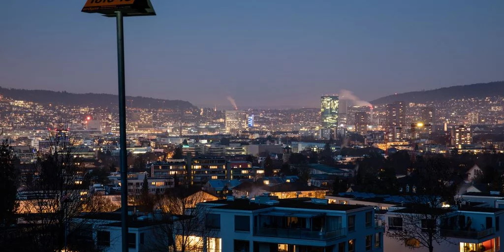 Headerbild mit stimmungsvoller Nachtaufnahme Stadt Erdgas gazenergie Schweiz