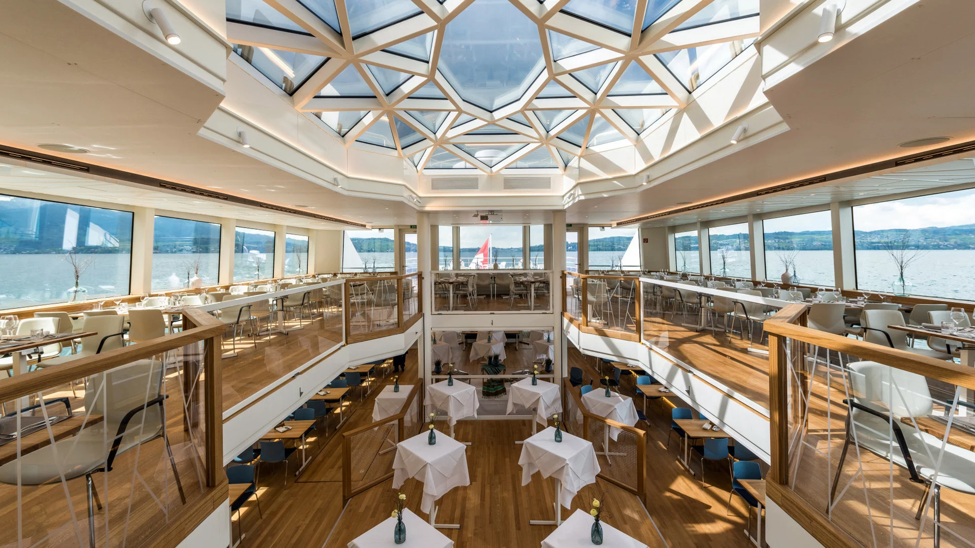 Schiff mit lichtdurchflutetem Innenbereich gibts zu Entdecken auf der neuen Website der SGV, erstellt durch CS2 mit TYPO3 CMS