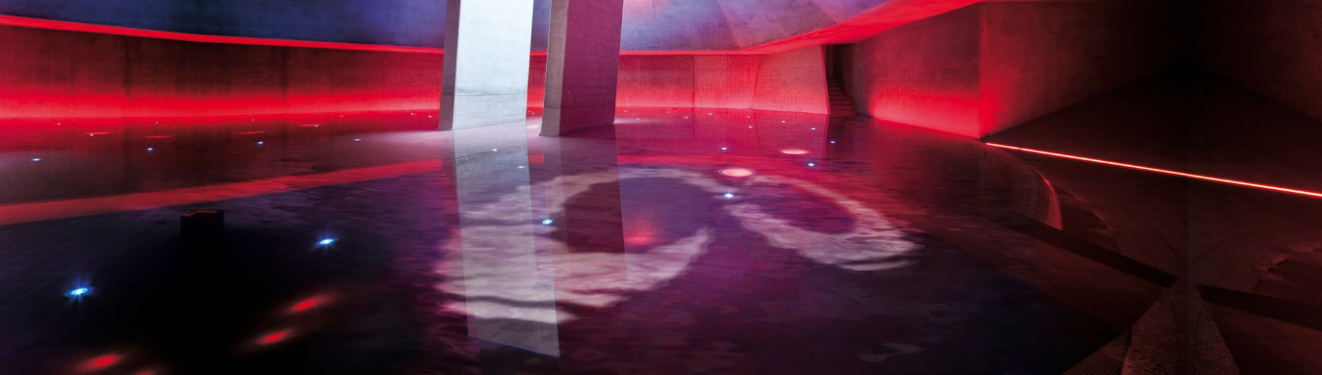 Foto zeigt das Intensiv-Solebecken wo man floaten kann wie schwerelos im Toten Meer