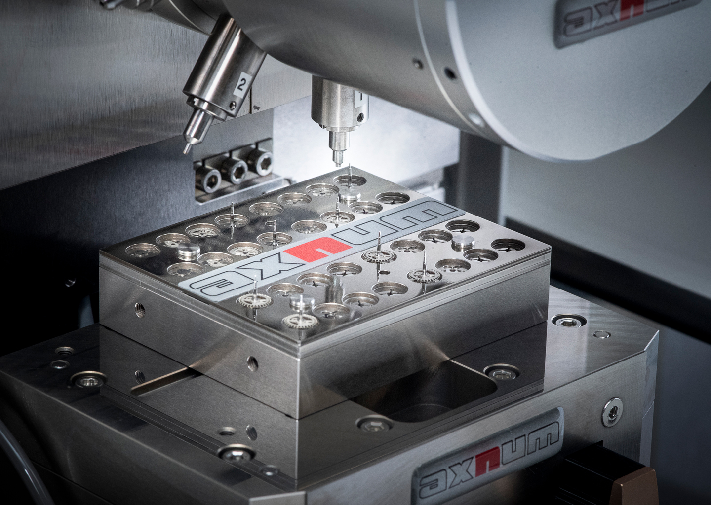 Header Image zeigt eine axnum Anwendung mit Pressen als Einstieg Referenz Website 